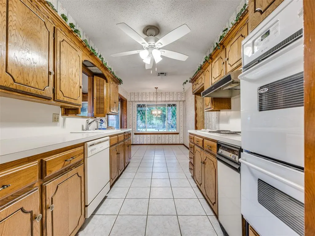 Photo 12 — 3911 N Glade Avenue, Bethany, OK 73008