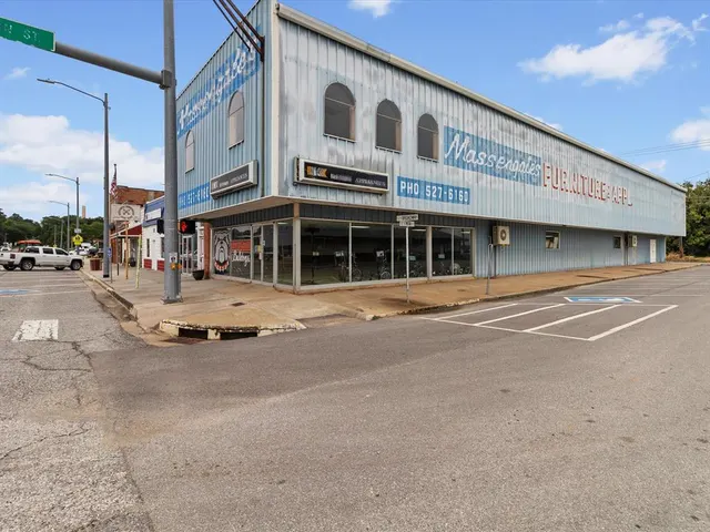 Front exterior — 100 E Broadway Street, Lexington, OK 73051