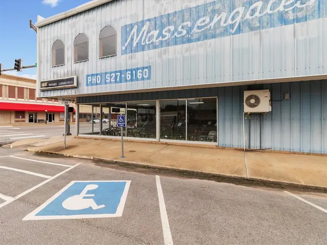 Photo 3 — 100 E Broadway Street, Lexington, OK 73051
