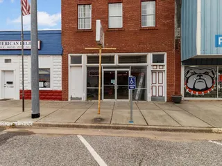 Sold home at 102 E Broadway Street