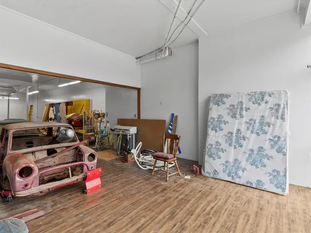 Photo 4 — 102 E Broadway Street, Lexington, OK 73051