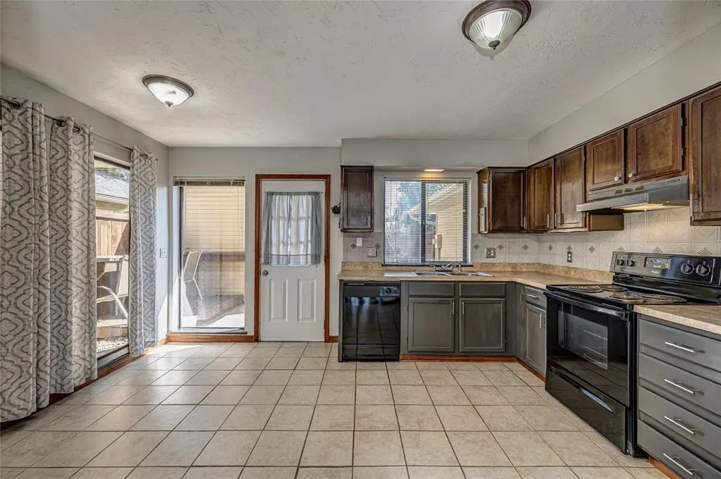 Photo 7 — 1225 Sequoyah Place D, Edmond, OK 73003