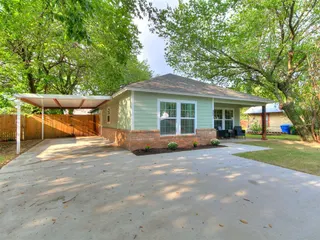 Sold home at 221 W Mosier Street
