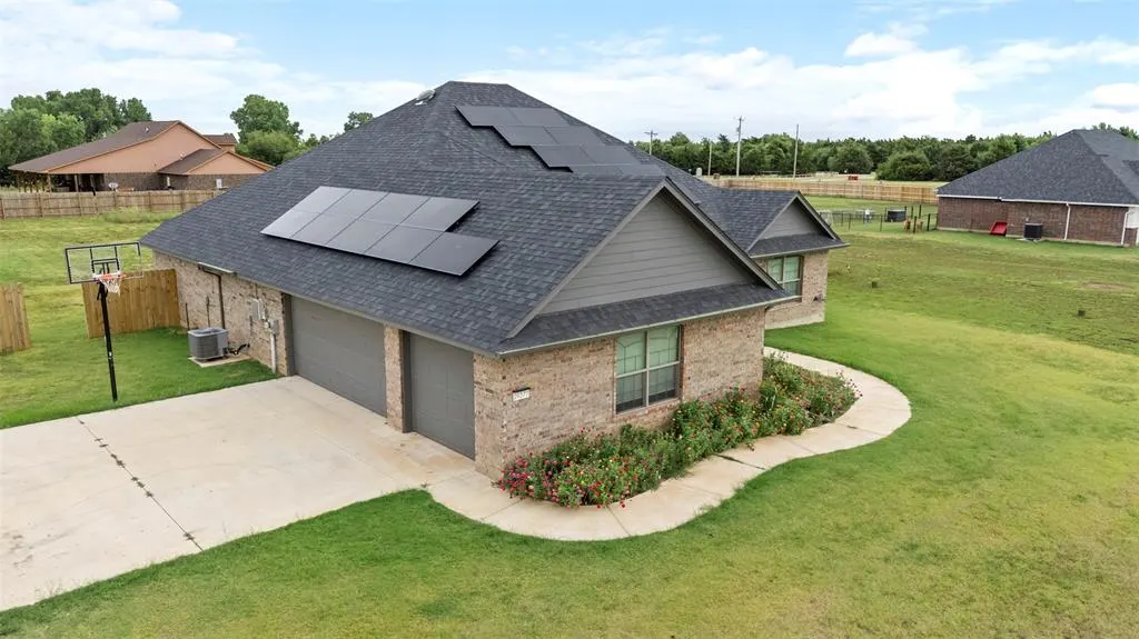 Photo 5 — 29377 Triple Crown Place, Cashion, OK 73016