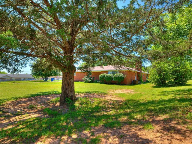 Front exterior — 18906 13th Street, Shawnee, OK 74801