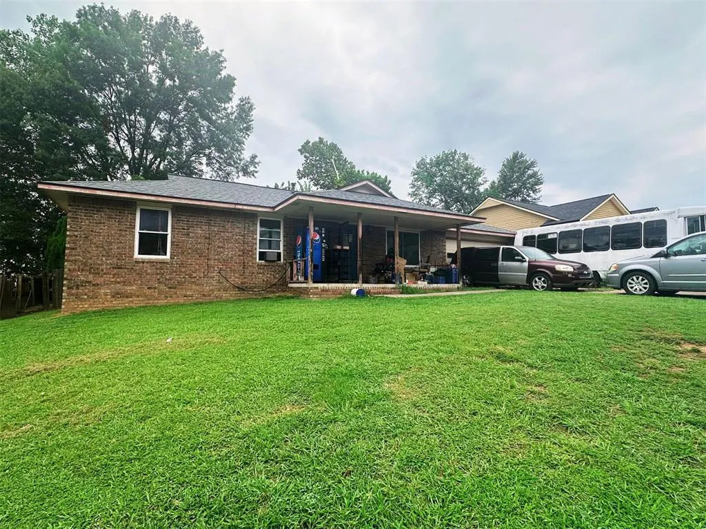 Front exterior — 121 N Meigs Street, Fort Gibson, OK 74434