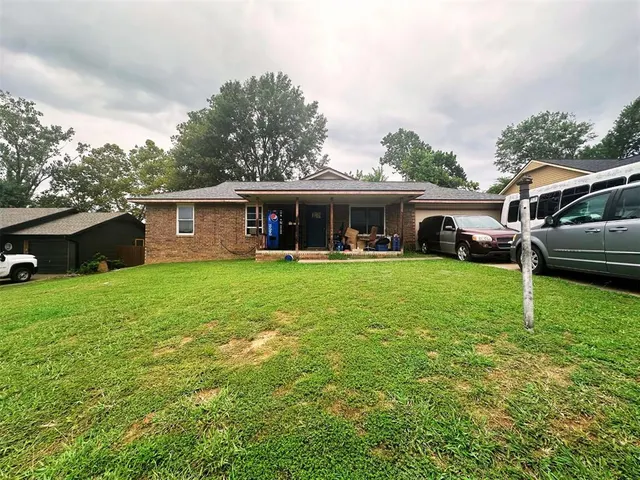Photo 2 — 121 N Meigs Street, Fort Gibson, OK 74434