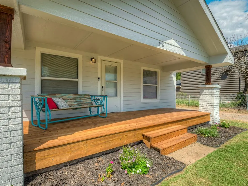 Front exterior — 316 W Adams Street, Crescent, OK 73028