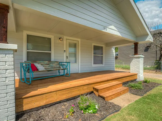 Front exterior — 316 W Adams Street, Crescent, OK 73028