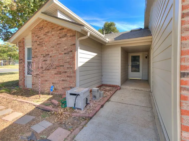 Photo 3 — 1630 Kavel Drive, Oklahoma City, OK 73127