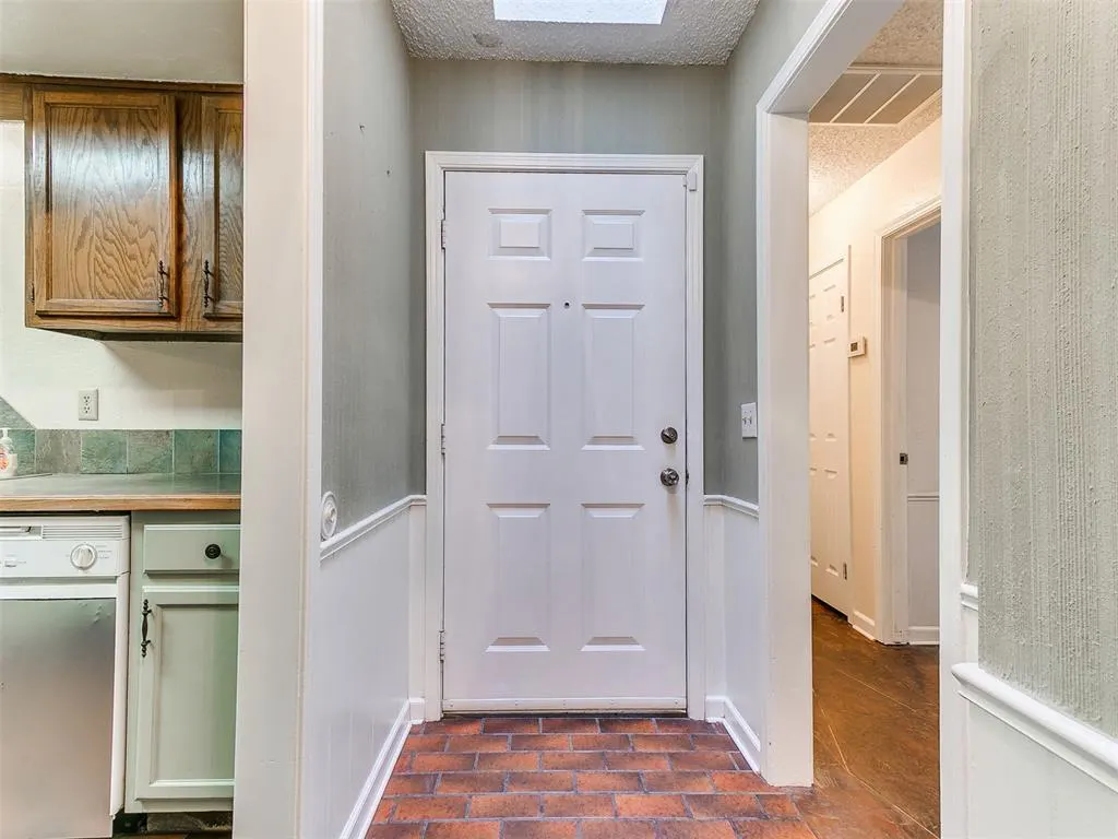 Photo 14 — 1630 Kavel Drive, Oklahoma City, OK 73127