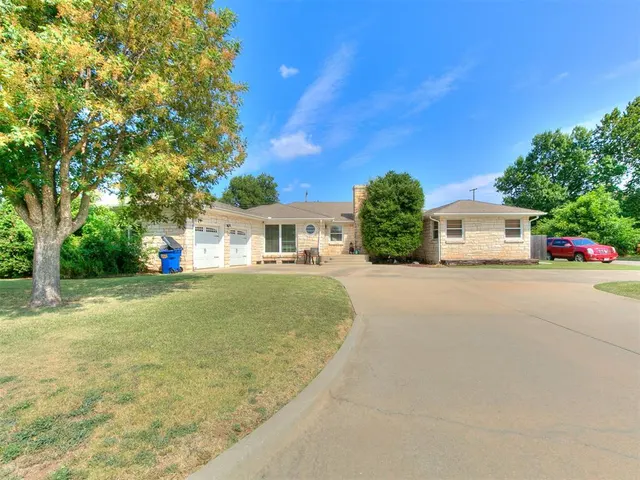 Photo 2 — 1127 S Reno Avenue, El Reno, OK 73036