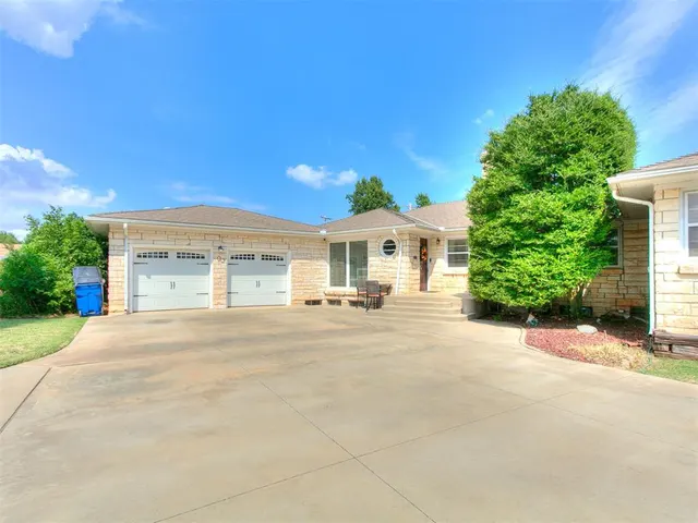 Photo 3 — 1127 S Reno Avenue, El Reno, OK 73036