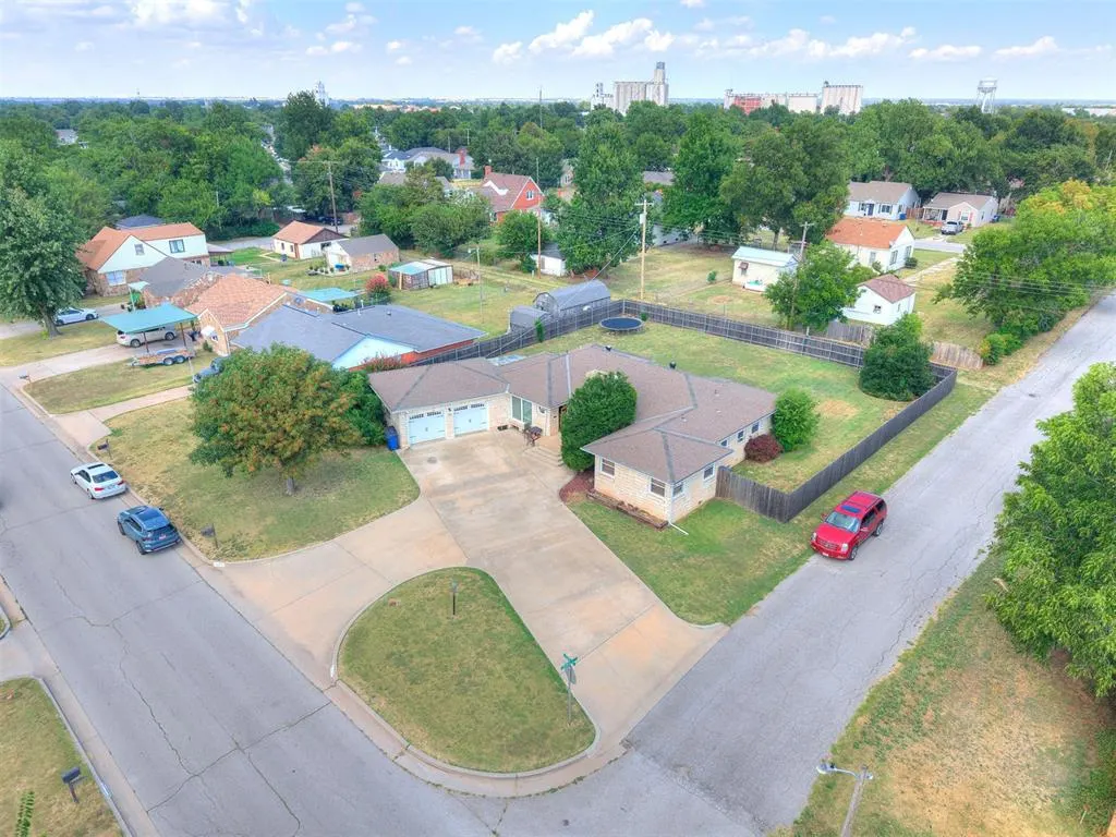 Photo 10 — 1127 S Reno Avenue, El Reno, OK 73036