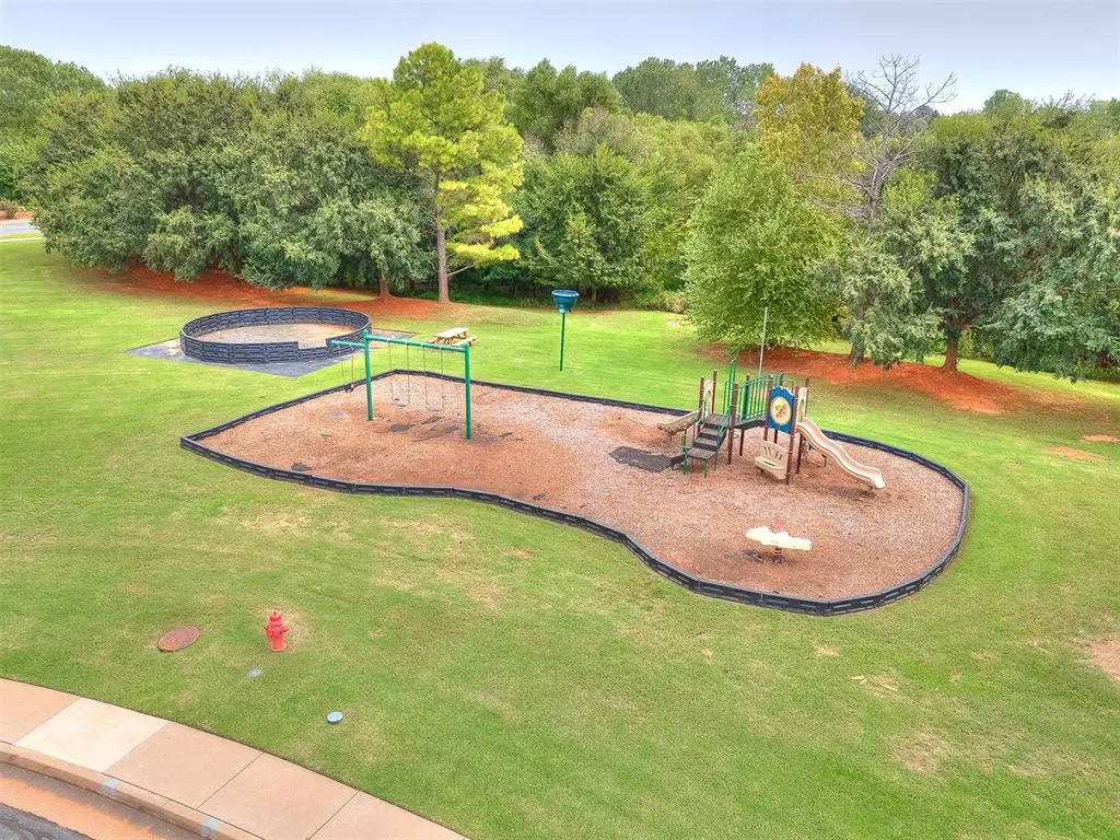 Photo 4 — 1824 WOODY Lane, Edmond, OK 73003