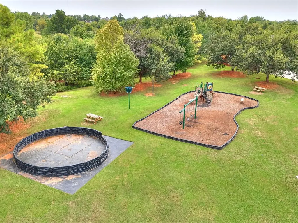 Photo 5 — 1824 WOODY Lane, Edmond, OK 73003