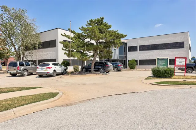 Front exterior — 2401 Tee Circle 207, Norman, OK 73069