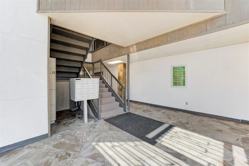 Photo 3 — 2401 Tee Circle 207, Norman, OK 73069