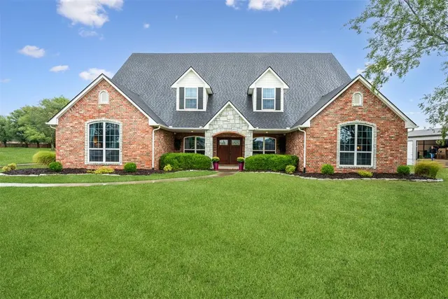 Front exterior — 121 Lake Shore Drive, Shawnee, OK 74804