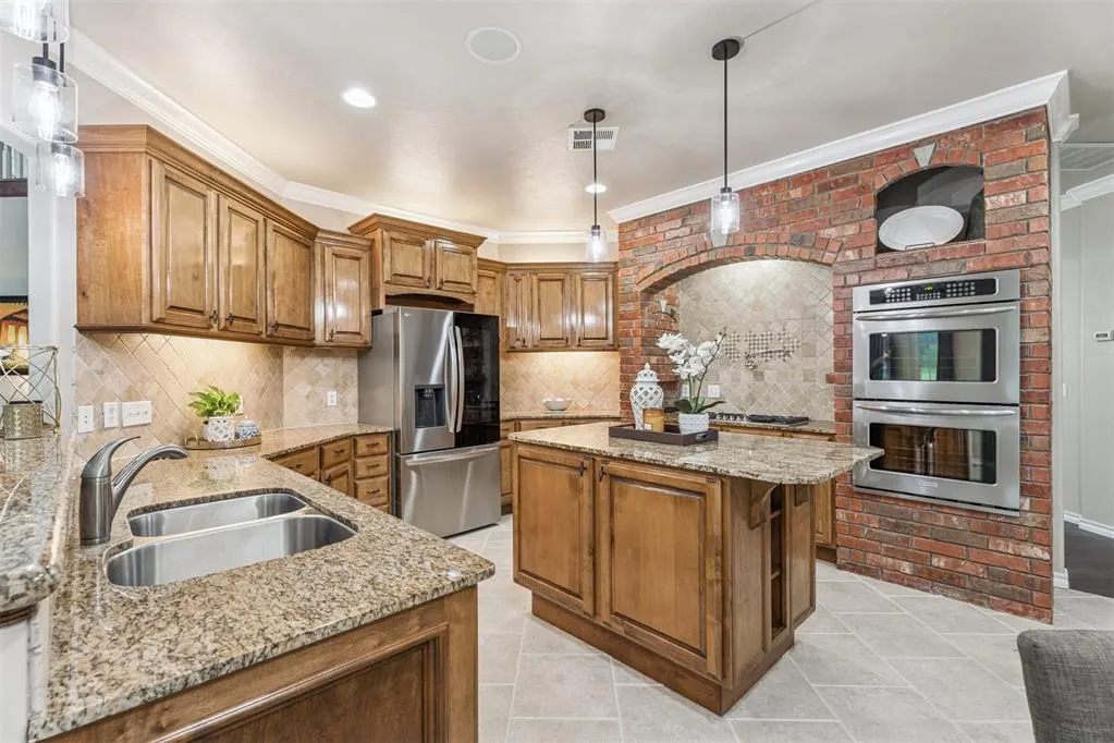 Photo 10 — 121 Lake Shore Drive, Shawnee, OK 74804