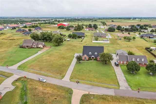 Photo 2 — 121 Lake Shore Drive, Shawnee, OK 74804