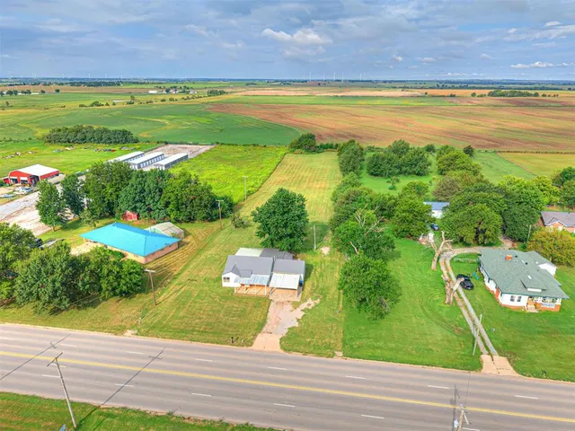 Photo 7 — 785 NW 3rd Street, Minco, OK 73059