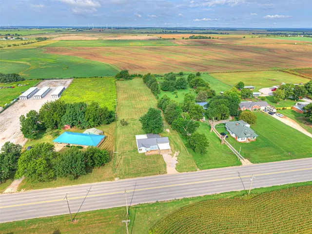Photo 8 — 785 NW 3rd Street, Minco, OK 73059