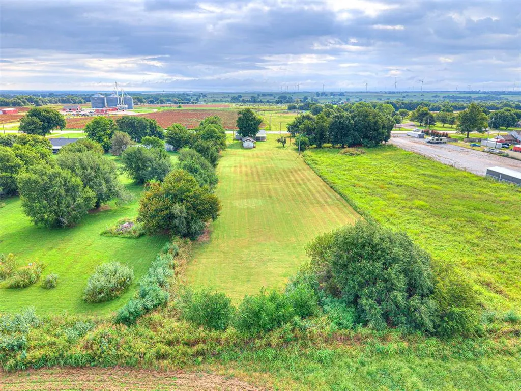 Photo 9 — 785 NW 3rd Street, Minco, OK 73059