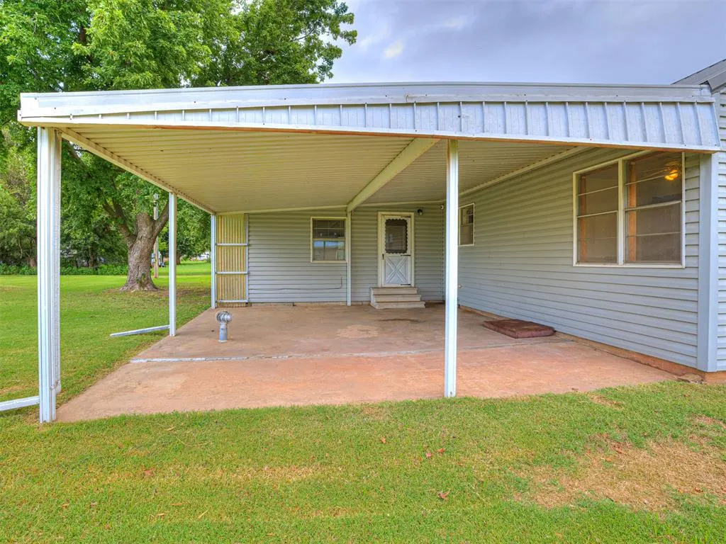 Photo 11 — 785 NW 3rd Street, Minco, OK 73059