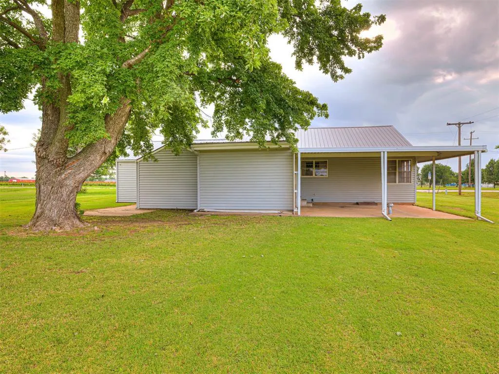 Photo 13 — 785 NW 3rd Street, Minco, OK 73059