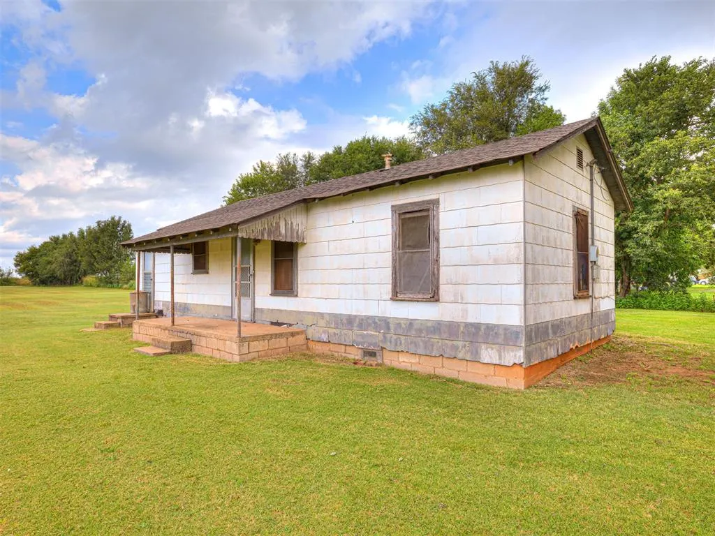 Photo 14 — 785 NW 3rd Street, Minco, OK 73059