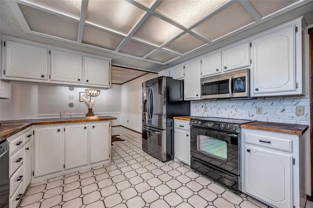 Photo 11 — 3208 California Avenue, Chickasha, OK 73018