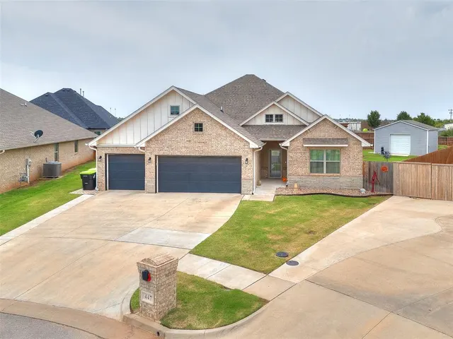 Front exterior — 447 NE Auburn Lane, Piedmont, OK 73078