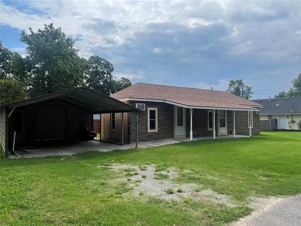 Photo 3 — 718 N G Street, Eufaula, OK 74432