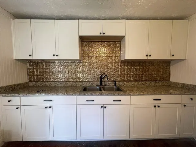 Photo 7 — 718 N G Street, Eufaula, OK 74432