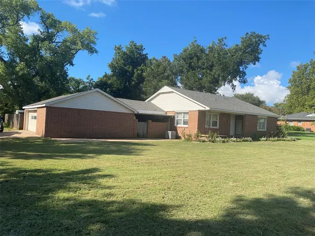 Front exterior — 1204 W C Avenue, Elk City, OK 73644