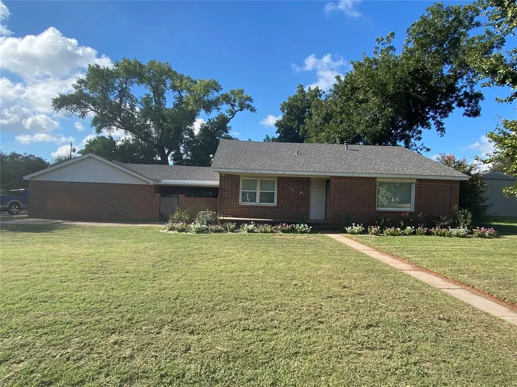 Photo 2 — 1204 W C Avenue, Elk City, OK 73644
