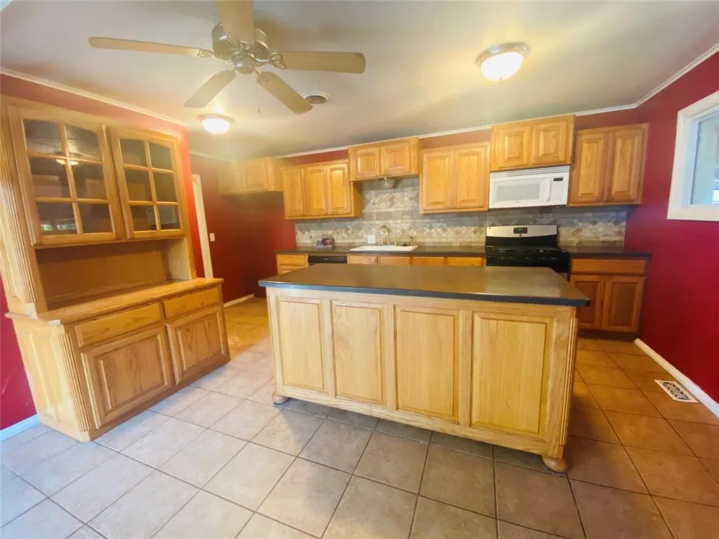 Photo 14 — 1204 W C Avenue, Elk City, OK 73644