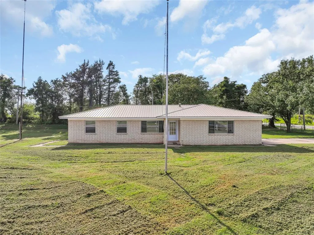 Photo 2 — 24964 N 100th Street, Maysville, OK 73057