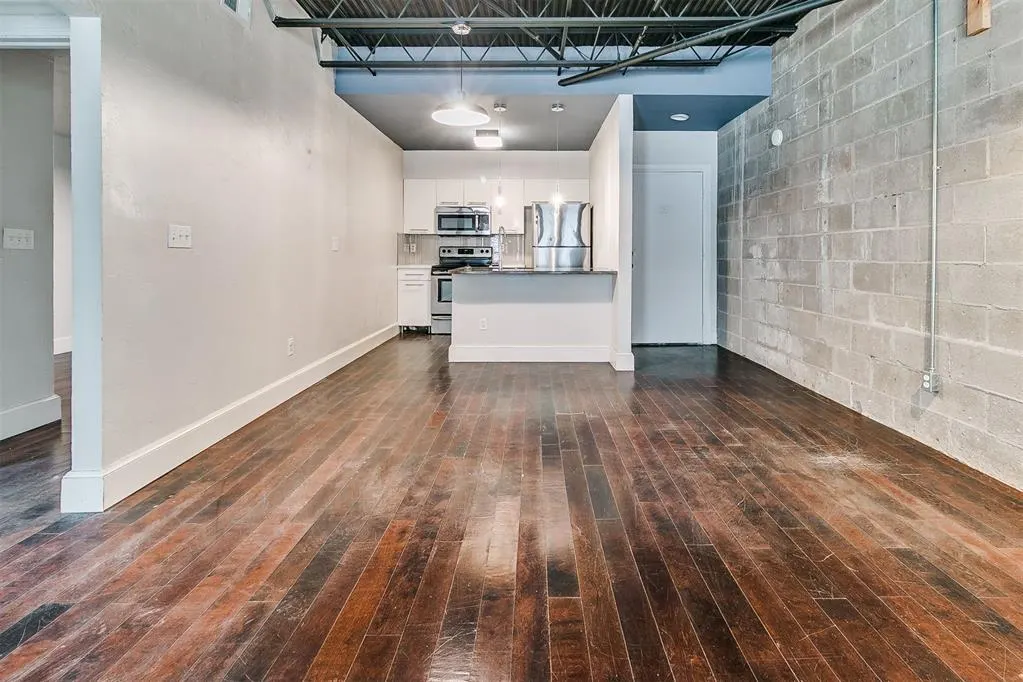 Photo 6 — 915 NW 7th Street 105, Oklahoma City, OK 73106