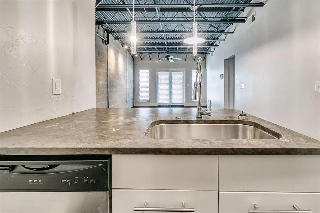Photo 10 — 915 NW 7th Street 105, Oklahoma City, OK 73106