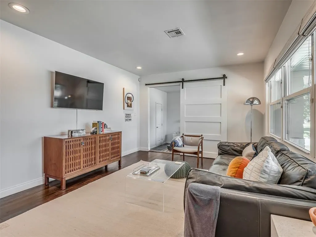 Photo 9 — 3032 Somerset Place, Oklahoma City, OK 73116