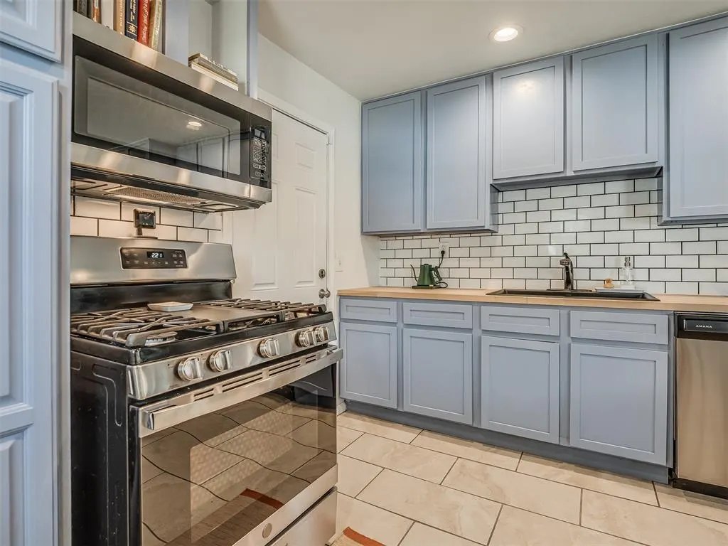 Photo 13 — 3032 Somerset Place, Oklahoma City, OK 73116