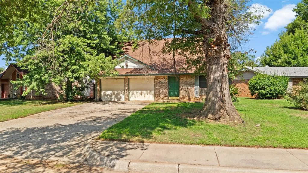 Photo 2 — 745 Red Oak Terrace, Edmond, OK 73003