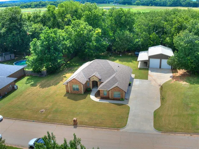 Photo 3 — 1126 Woodbrook Drive, Purcell, OK 73080