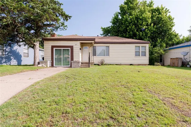 Front exterior — 6621 NW 25 Street, Bethany, OK 73008