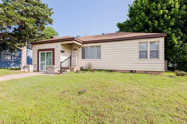 Photo 2 — 6621 NW 25 Street, Bethany, OK 73008