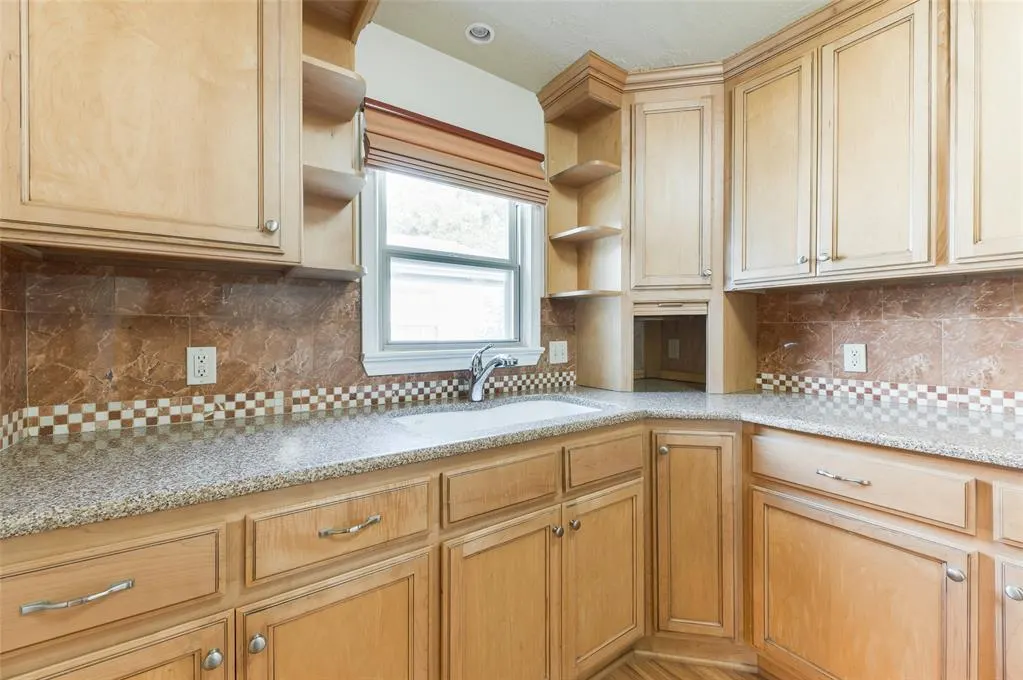 Photo 16 — 6621 NW 25 Street, Bethany, OK 73008
