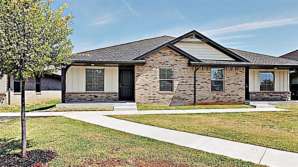 Photo 2 — 11523 Keystone Circle, Oklahoma City, OK 73114