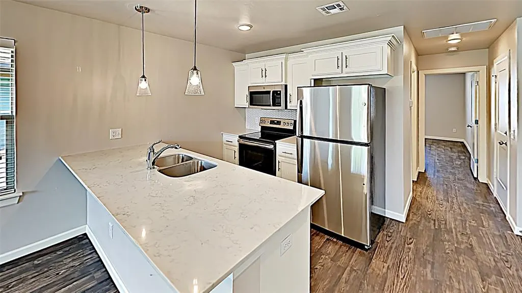 Photo 5 — 11523 Keystone Circle, Oklahoma City, OK 73114